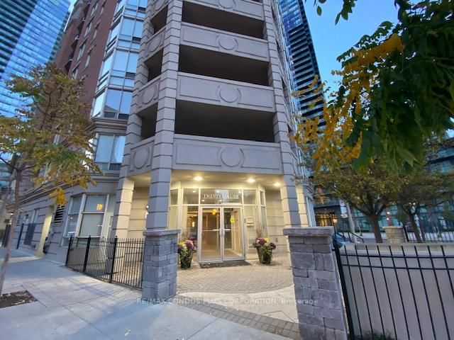 20 Collier St, unit 1004 for rent