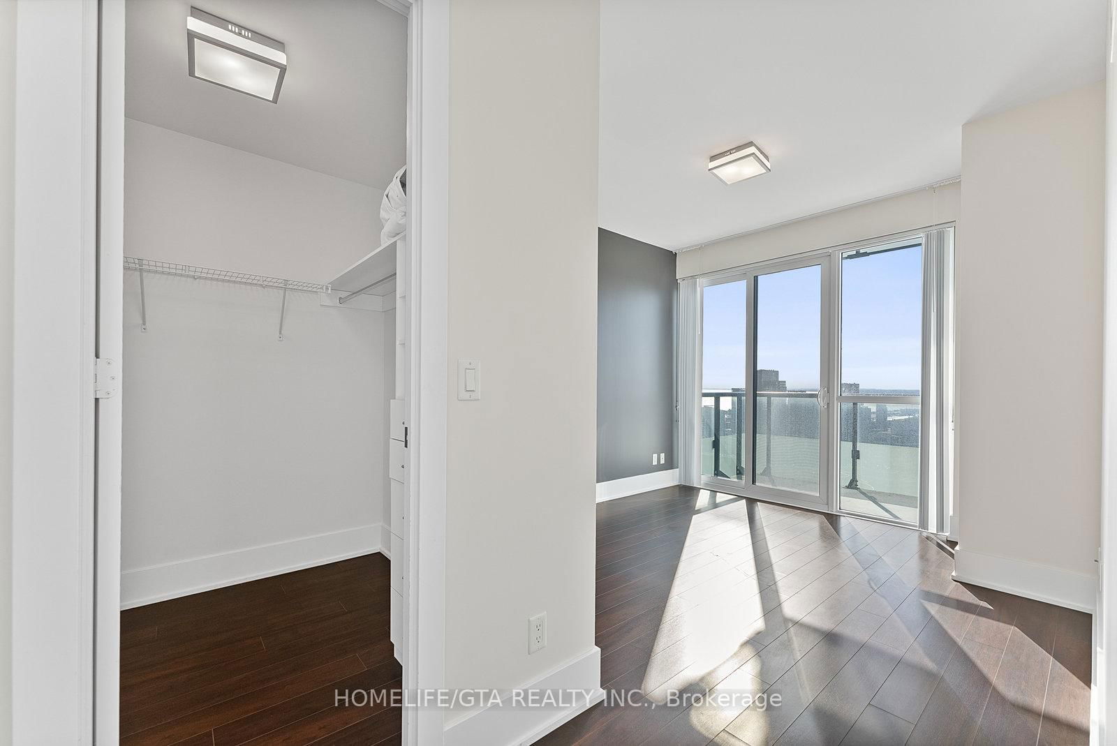 300 Front St W, unit 4301 for sale