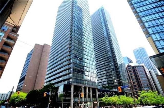 37 Grosvenor St, unit 605 for rent