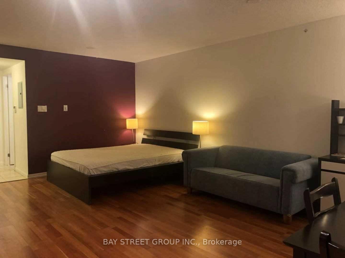 37 Grosvenor St, unit 605 for rent