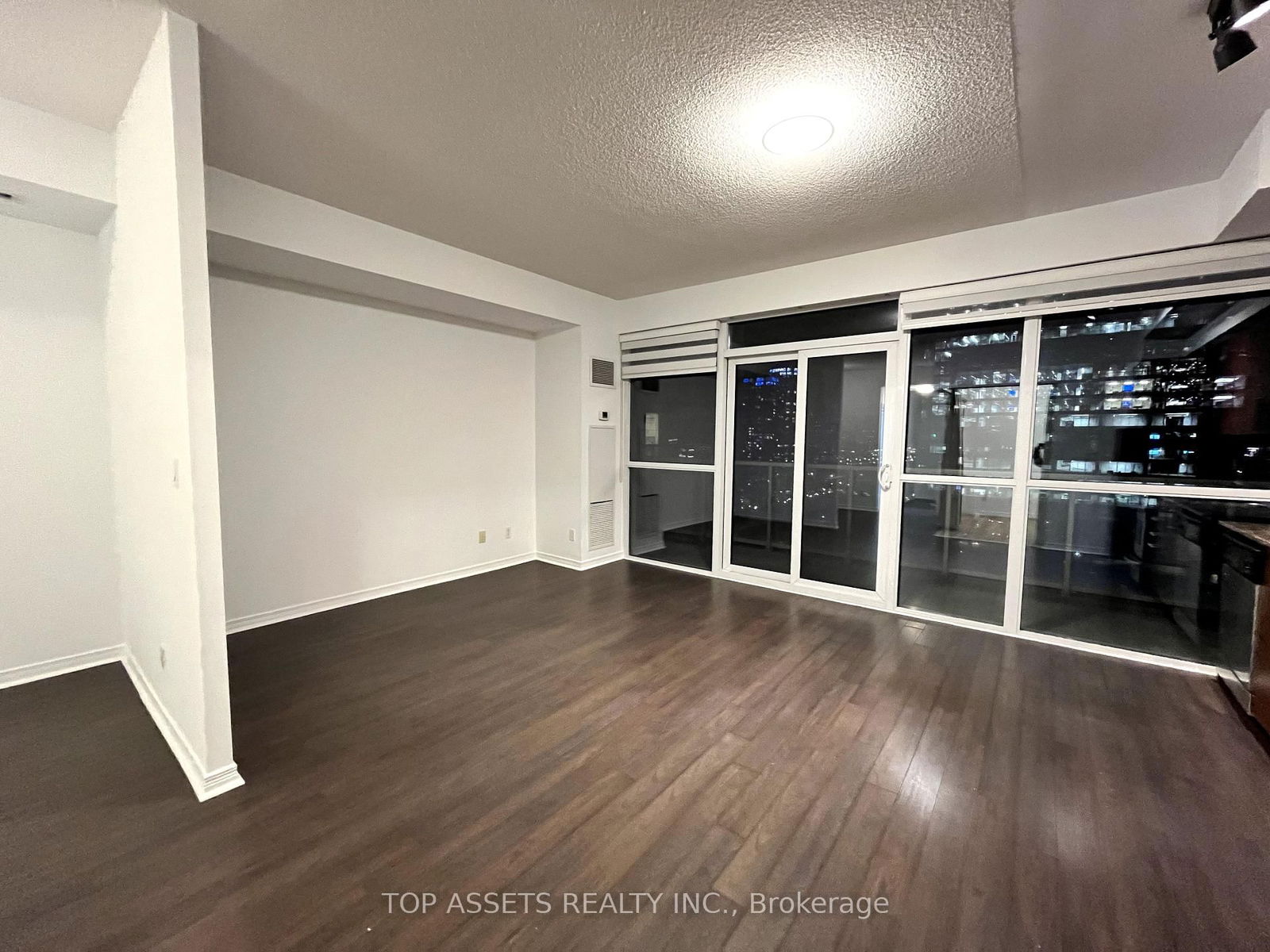 352 Front St W, unit 2113 for rent