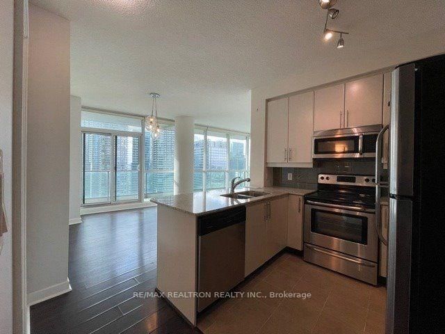 33 Bay St, unit 3303 for rent