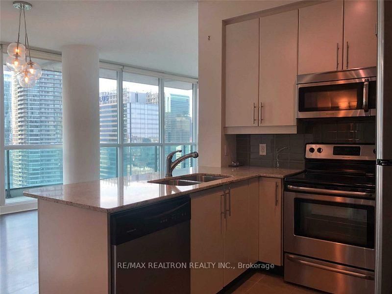 33 Bay St, unit 3303 for rent