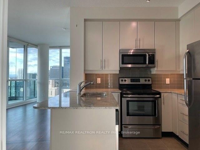 33 Bay St, unit 3303 for rent