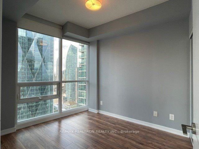 33 Bay St, unit 3303 for rent