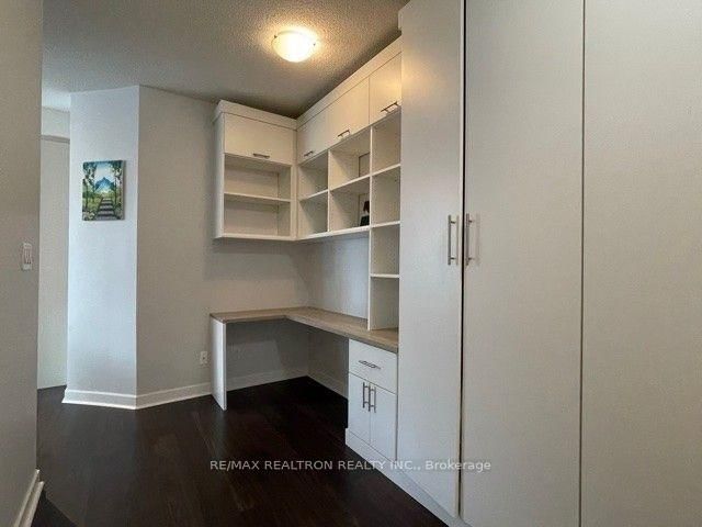 33 Bay St, unit 3303 for rent