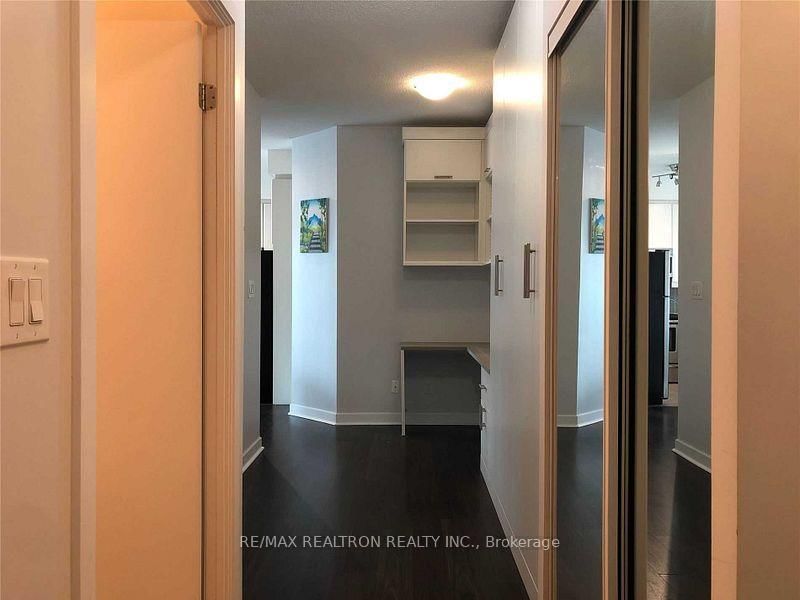 33 Bay St, unit 3303 for rent