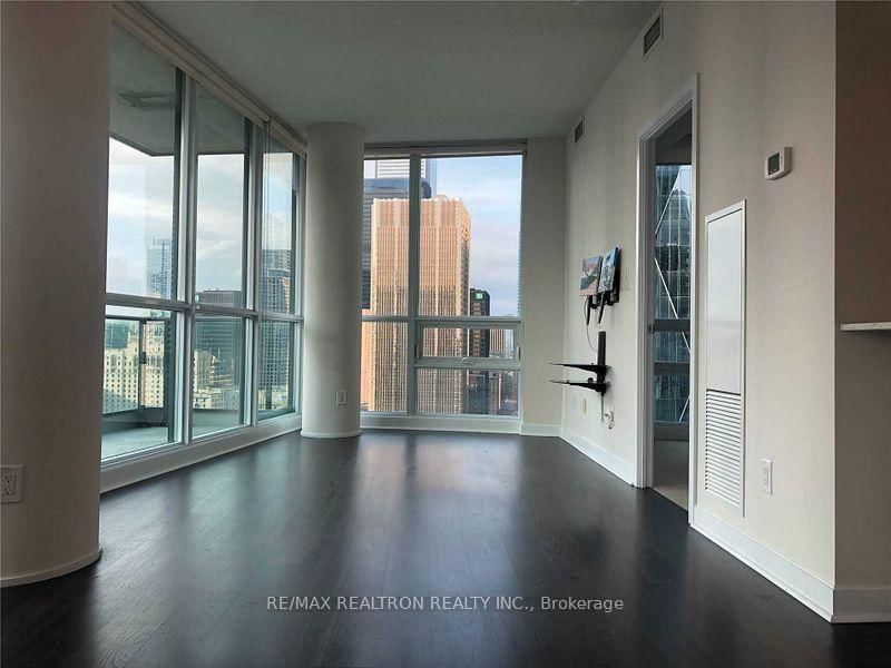 33 Bay St, unit 3303 for rent