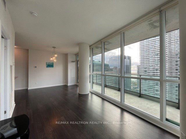 33 Bay St, unit 3303 for rent