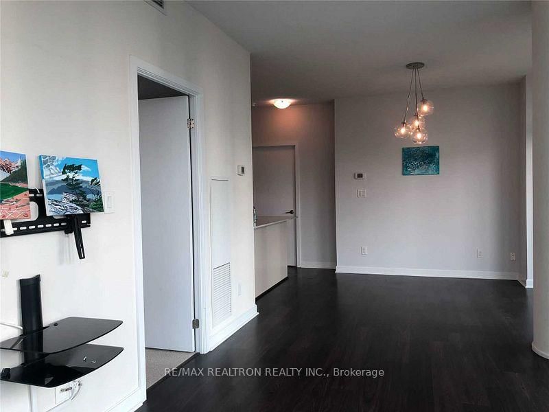 33 Bay St, unit 3303 for rent