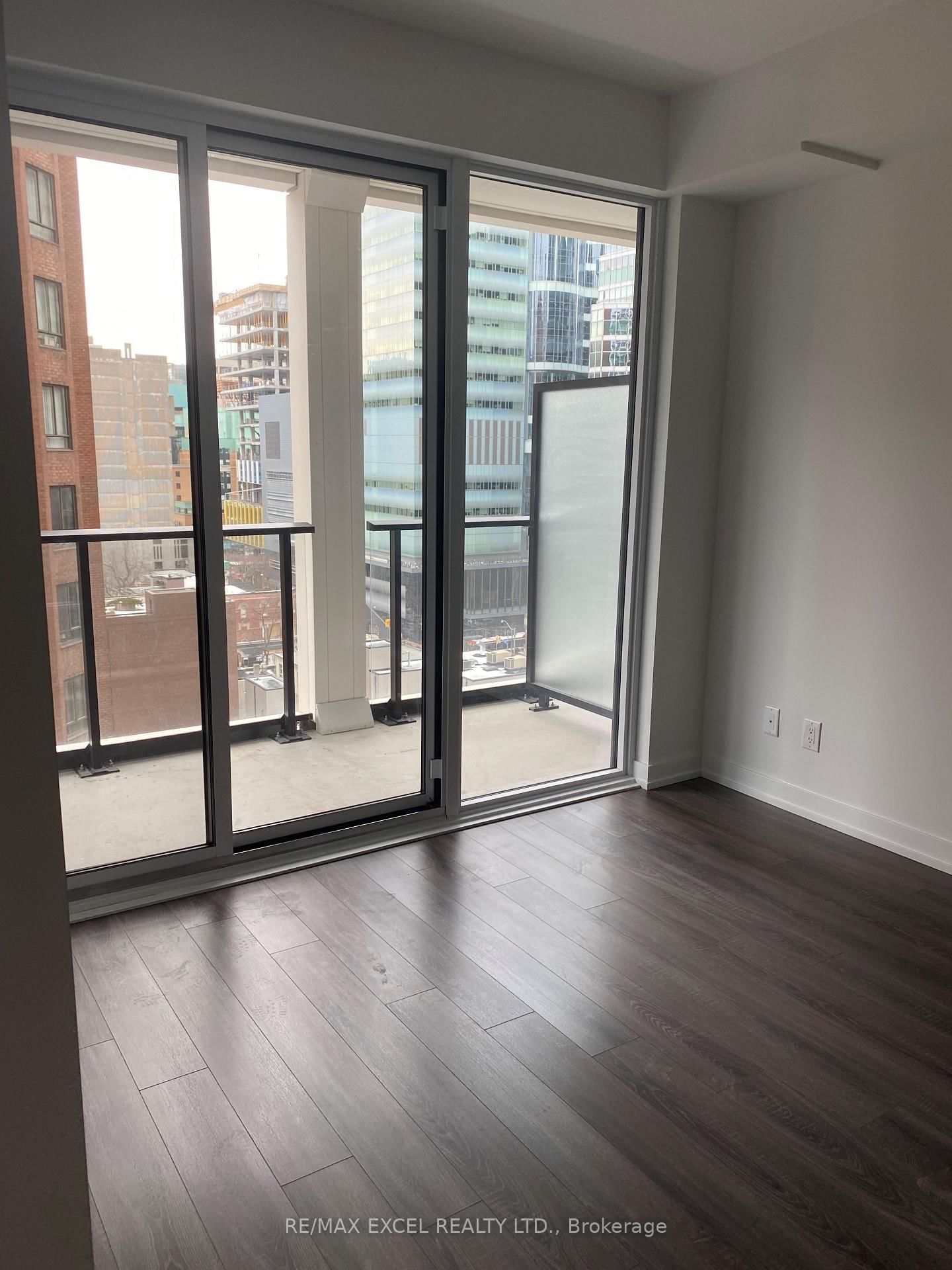 20 Edward St, unit 913 for rent