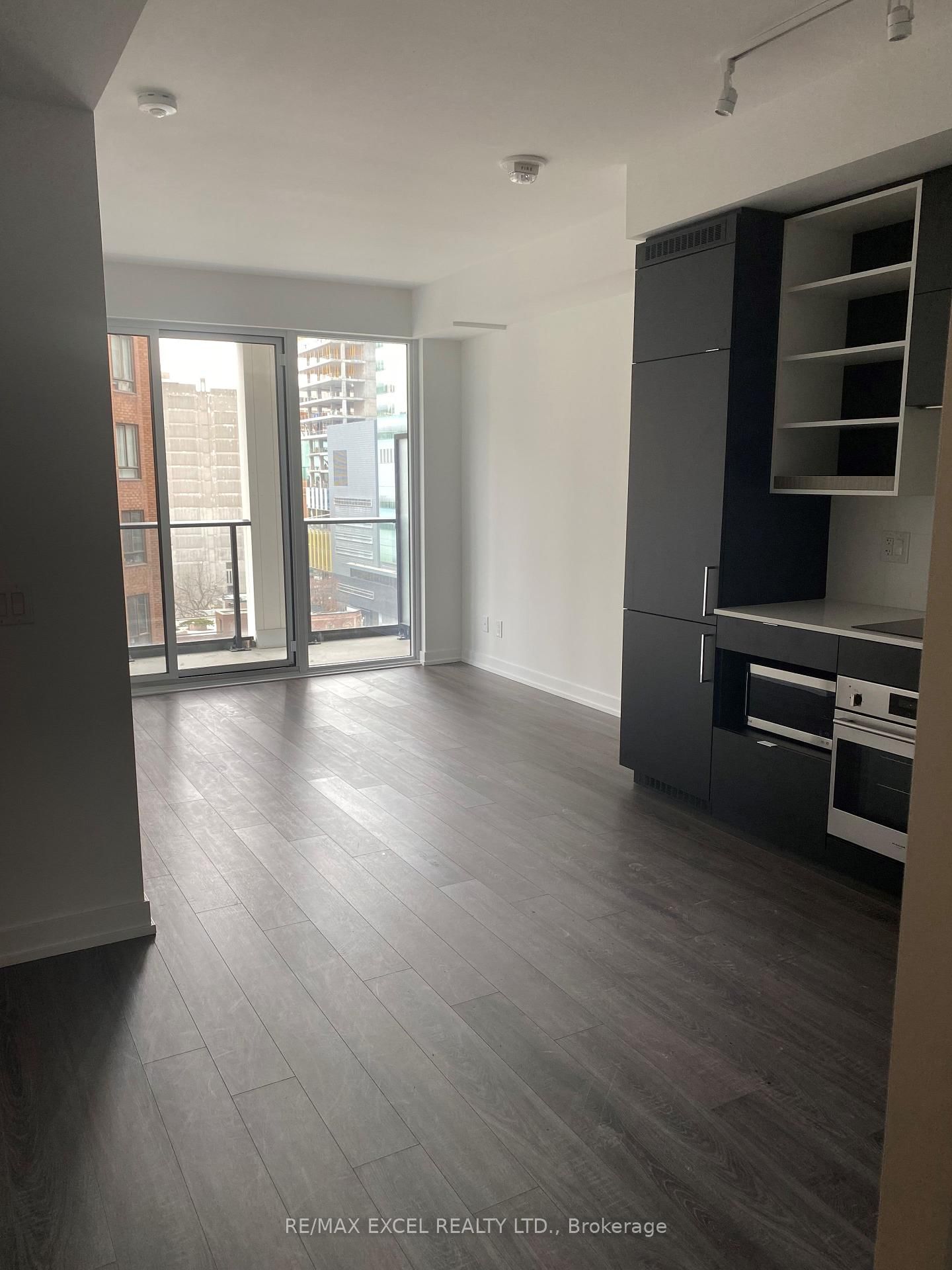 20 Edward St, unit 913 for rent