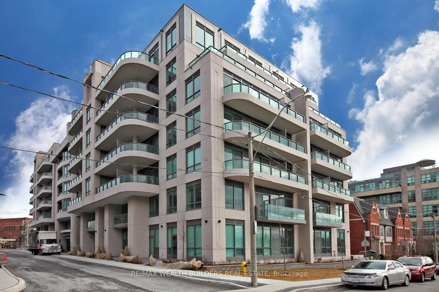 377 Madison Ave, unit 210 for sale