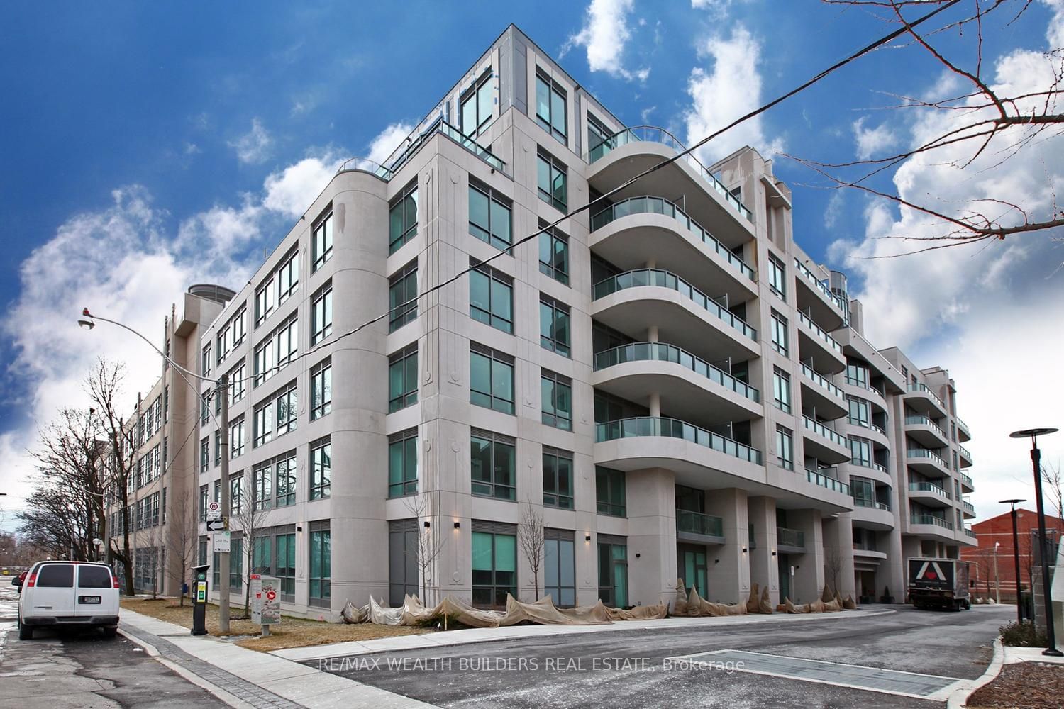 377 Madison Ave, unit 210 for sale