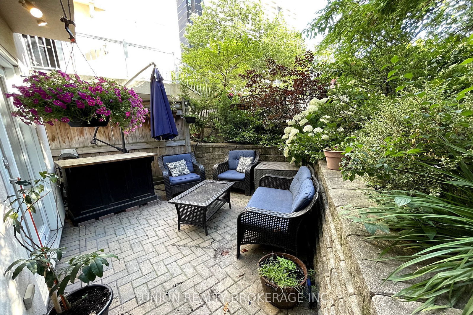 539 Jarvis St, unit M1 for sale