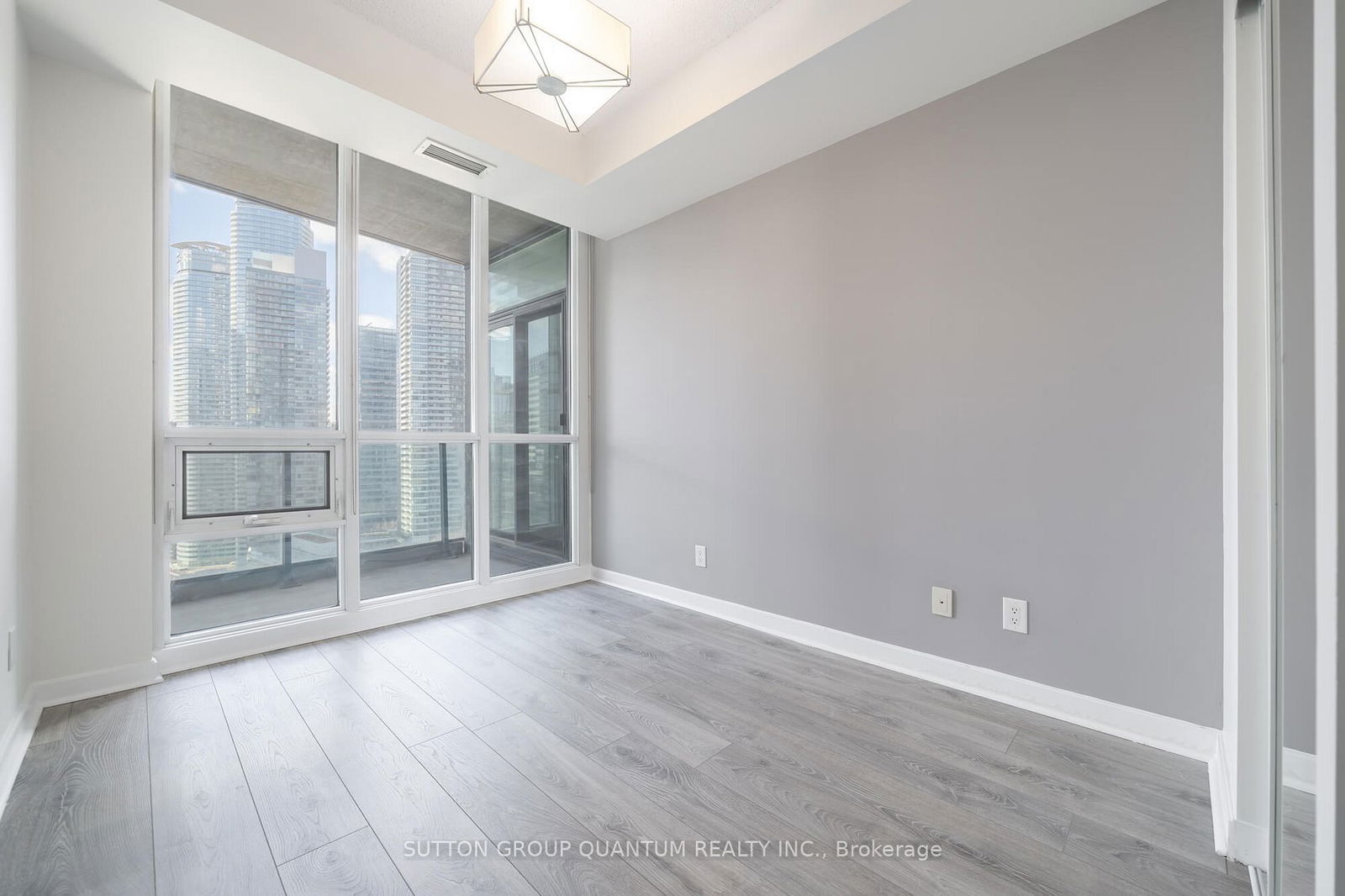 18 Harbour St, unit 2901 for rent