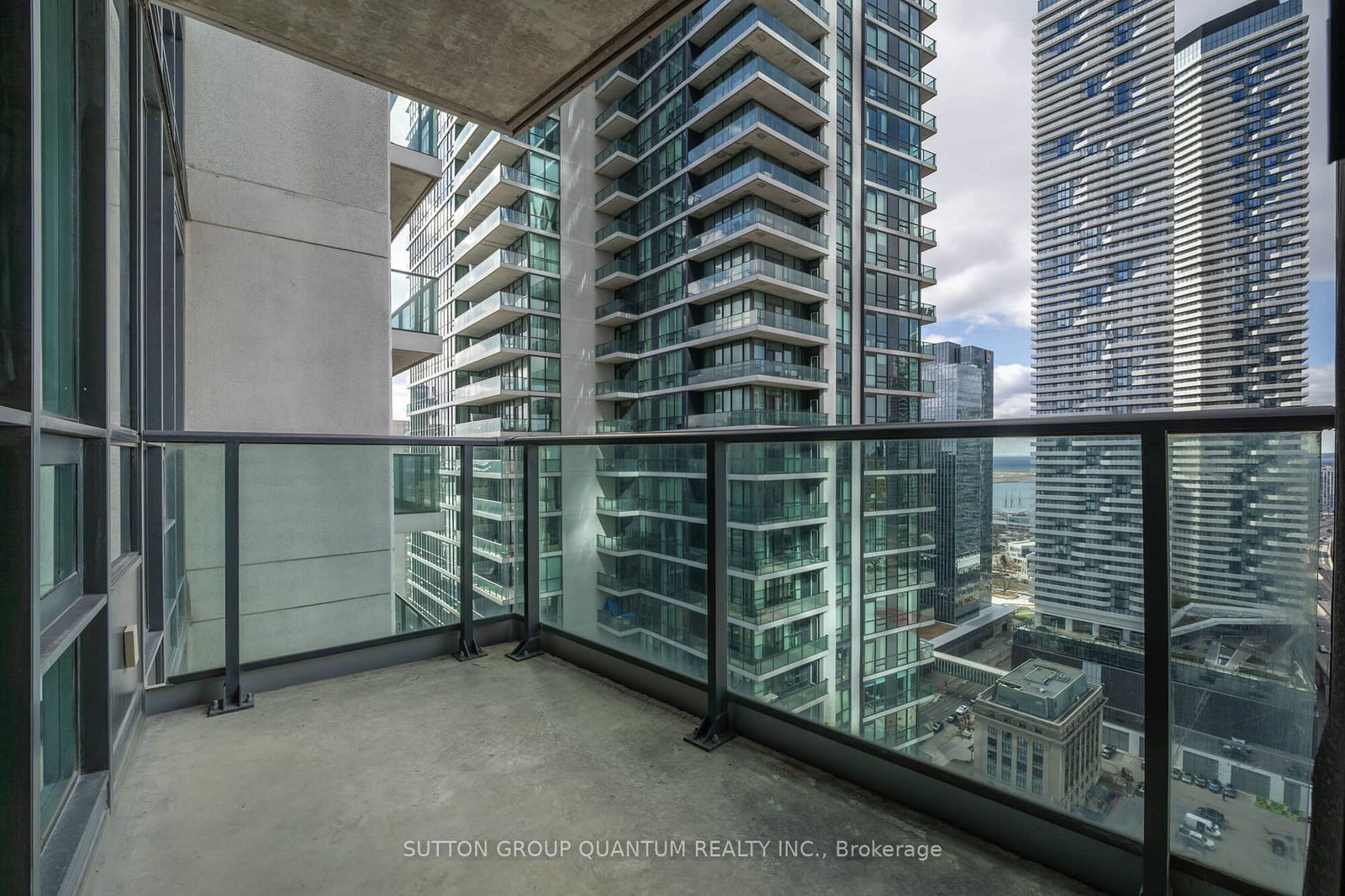 18 Harbour St, unit 2901 for rent