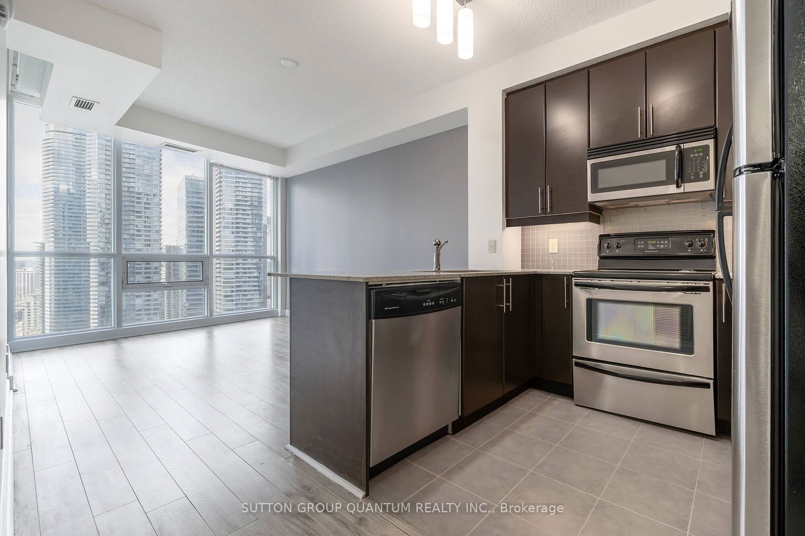 18 Harbour St, unit 2901 for rent