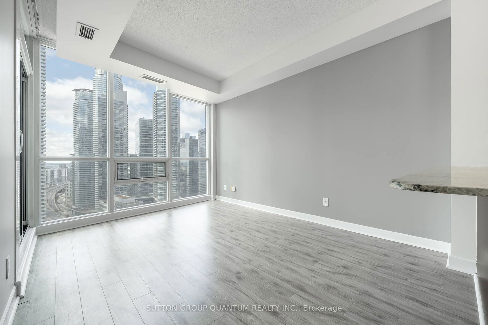 18 Harbour St, unit 2901 for rent