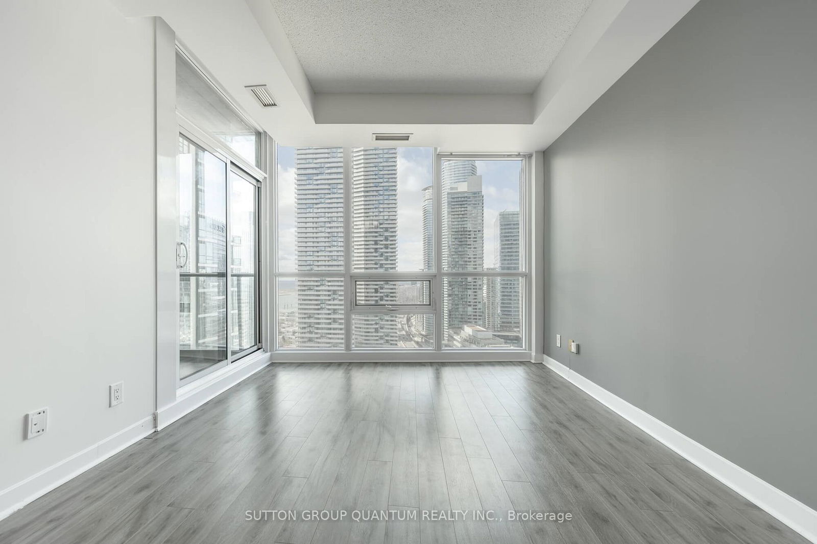 18 Harbour St, unit 2901 for rent