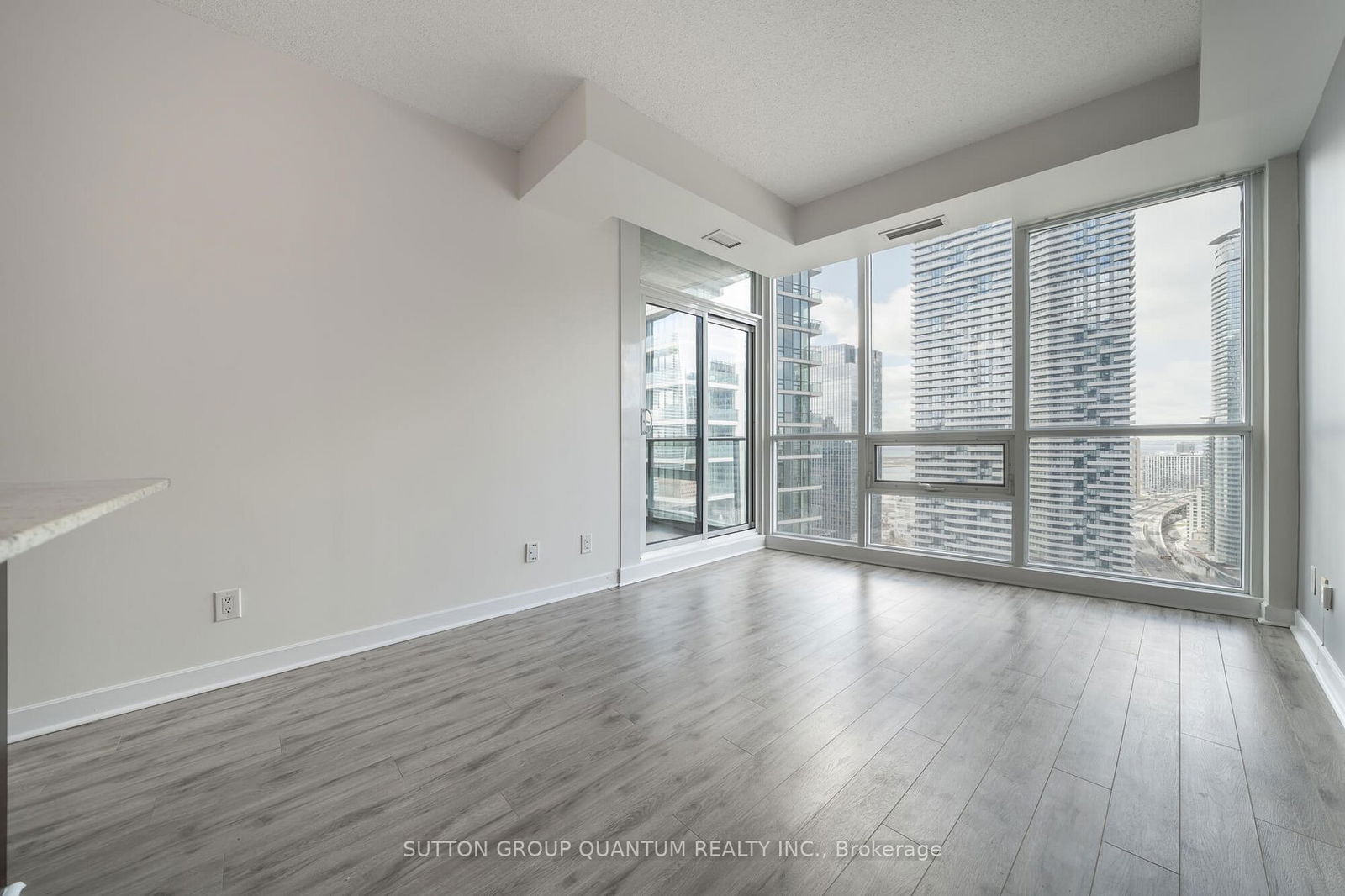 18 Harbour St, unit 2901 for rent