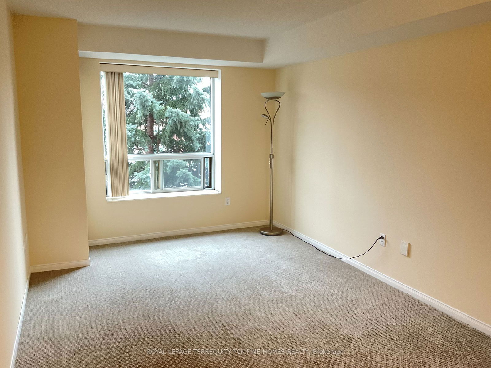 800 Sheppard Ave W, unit 310 for rent