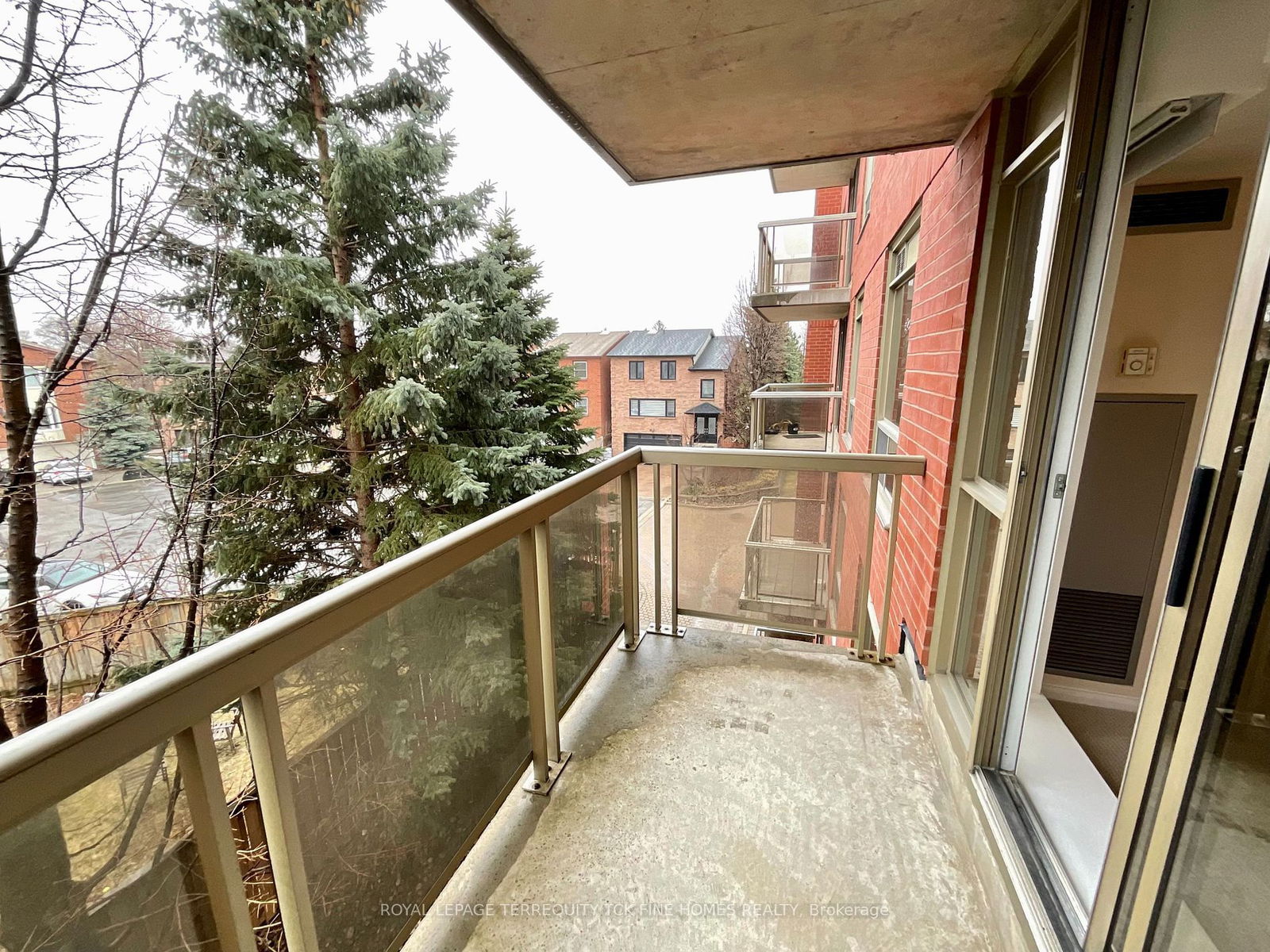 800 Sheppard Ave W, unit 310 for rent