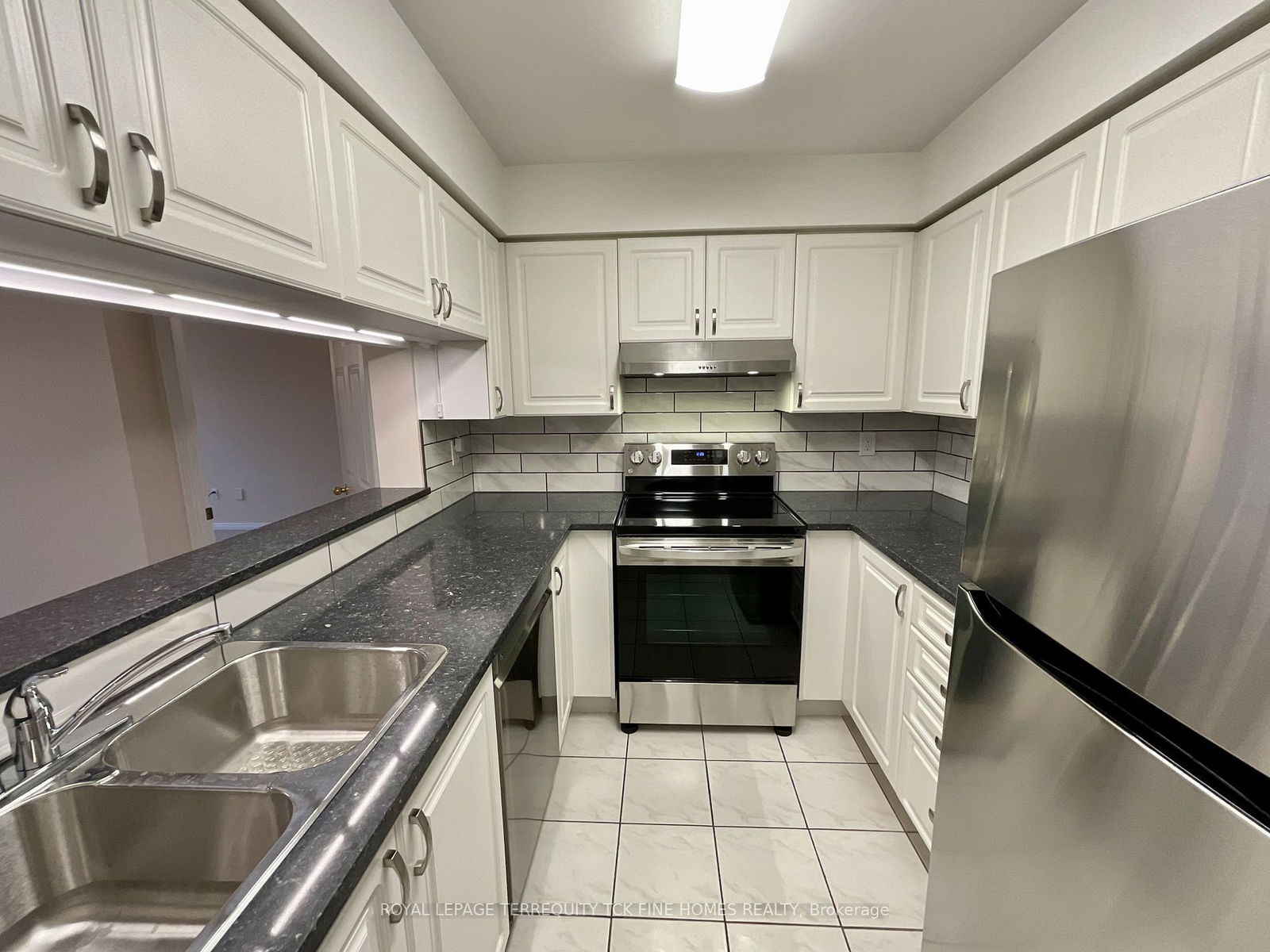 800 Sheppard Ave W, unit 310 for rent