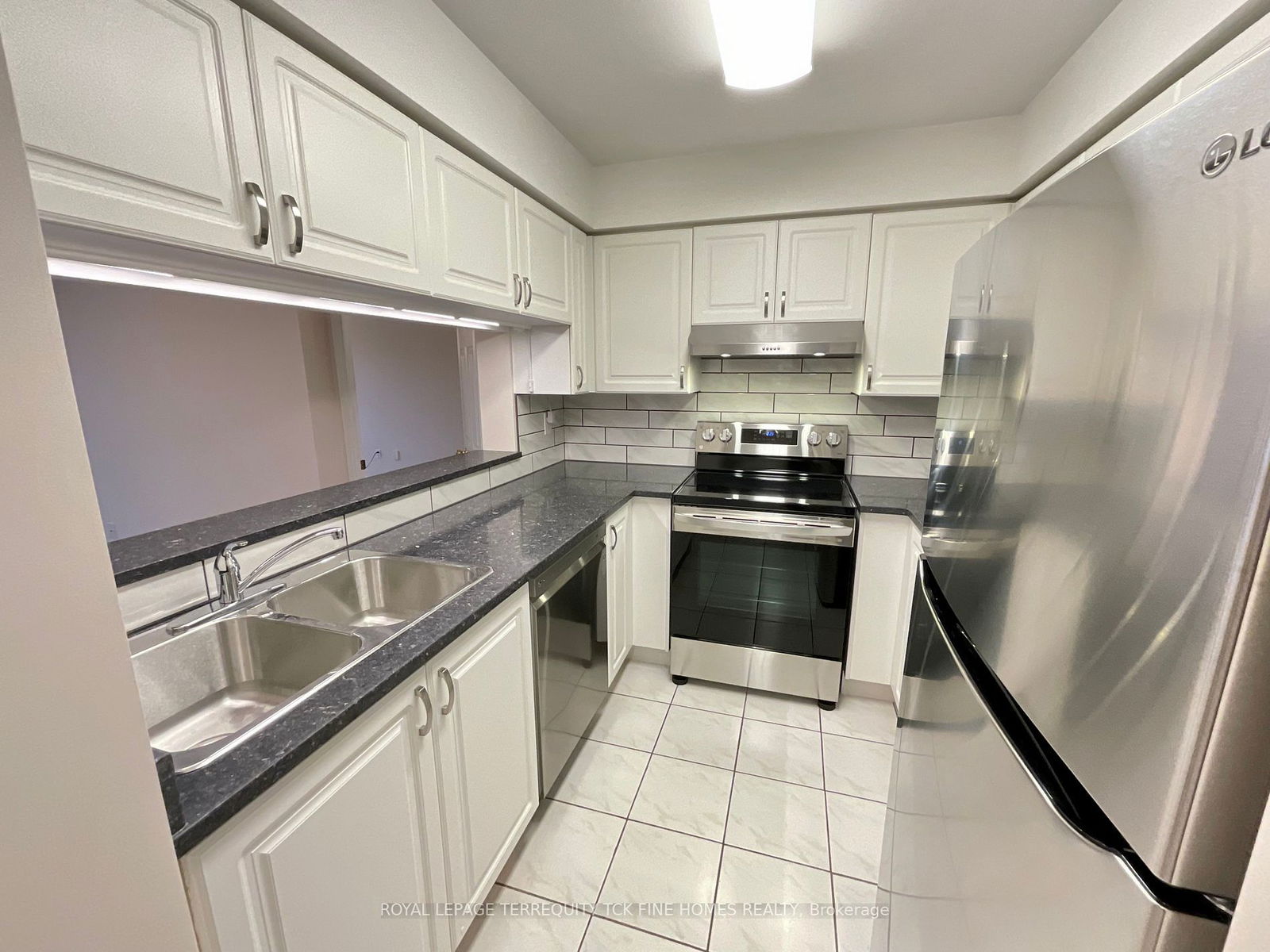 800 Sheppard Ave W, unit 310 for rent