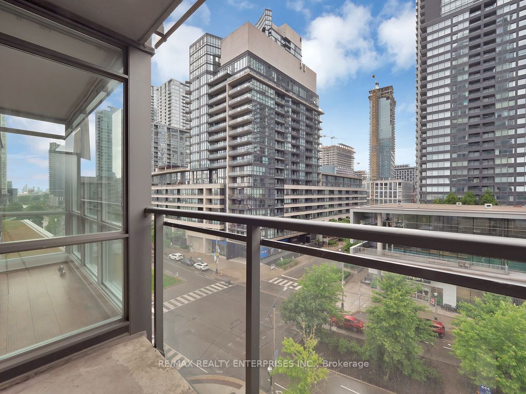 15 Fort York Blvd, unit 903 for rent