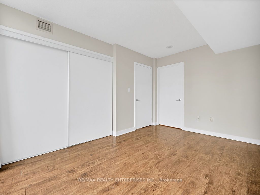 15 Fort York Blvd, unit 903 for rent