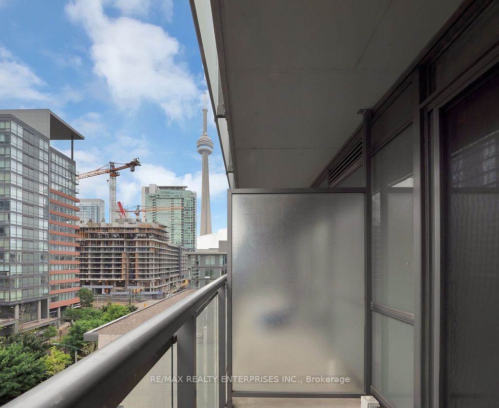 15 Fort York Blvd, unit 903 for rent