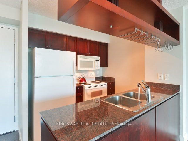 81 Navy Wharf Crt, unit 3511 for rent