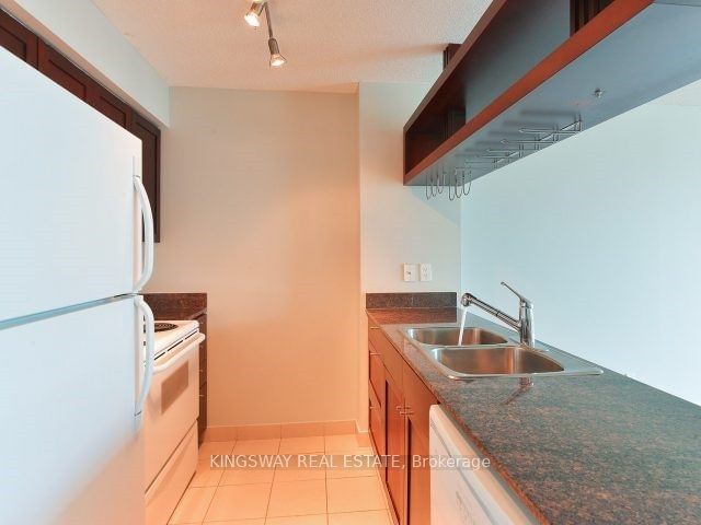 81 Navy Wharf Crt, unit 3511 for rent