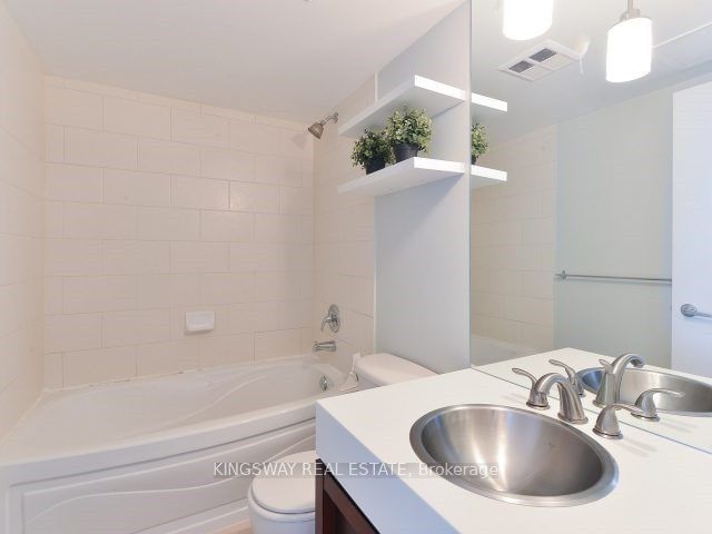 81 Navy Wharf Crt, unit 3511 for rent