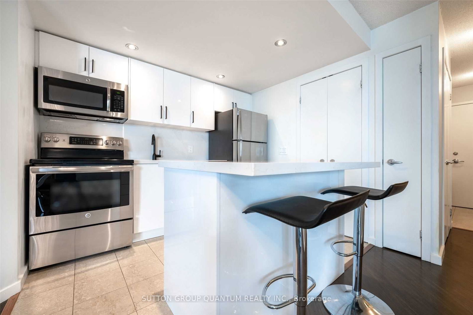 208 Queens Quay W, unit 1410 for rent