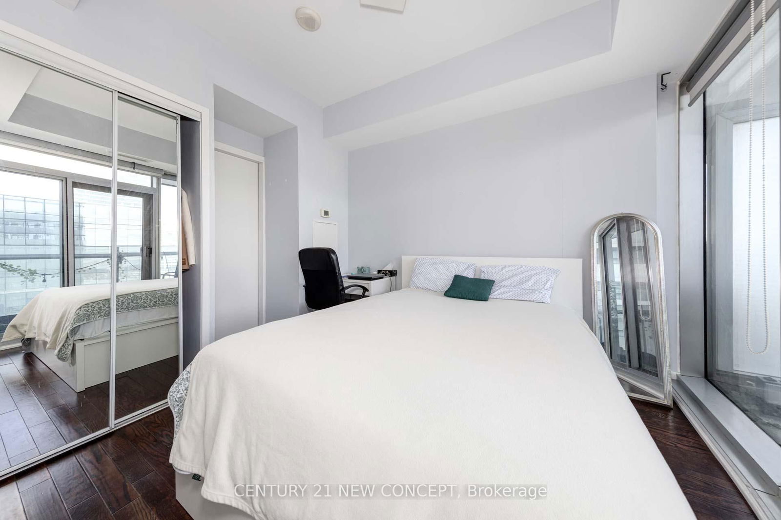 12 York St, unit 4610 for sale