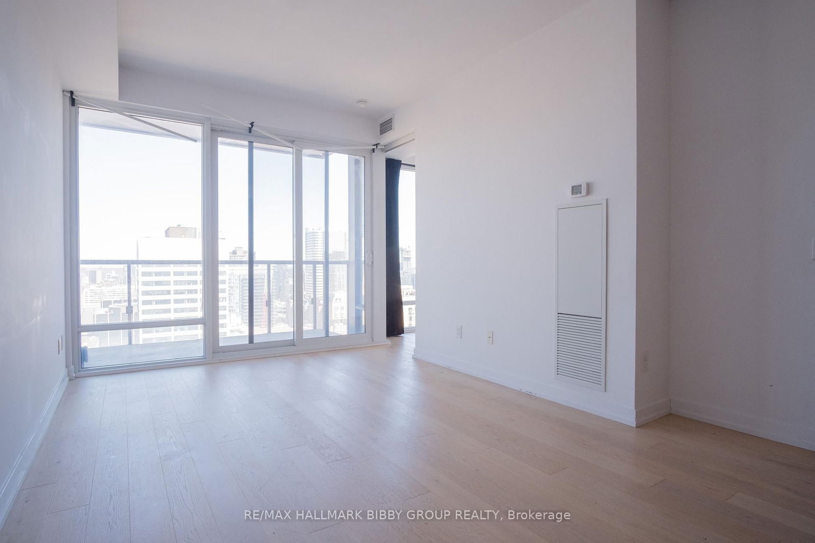 488 University Ave, unit 2106 for rent