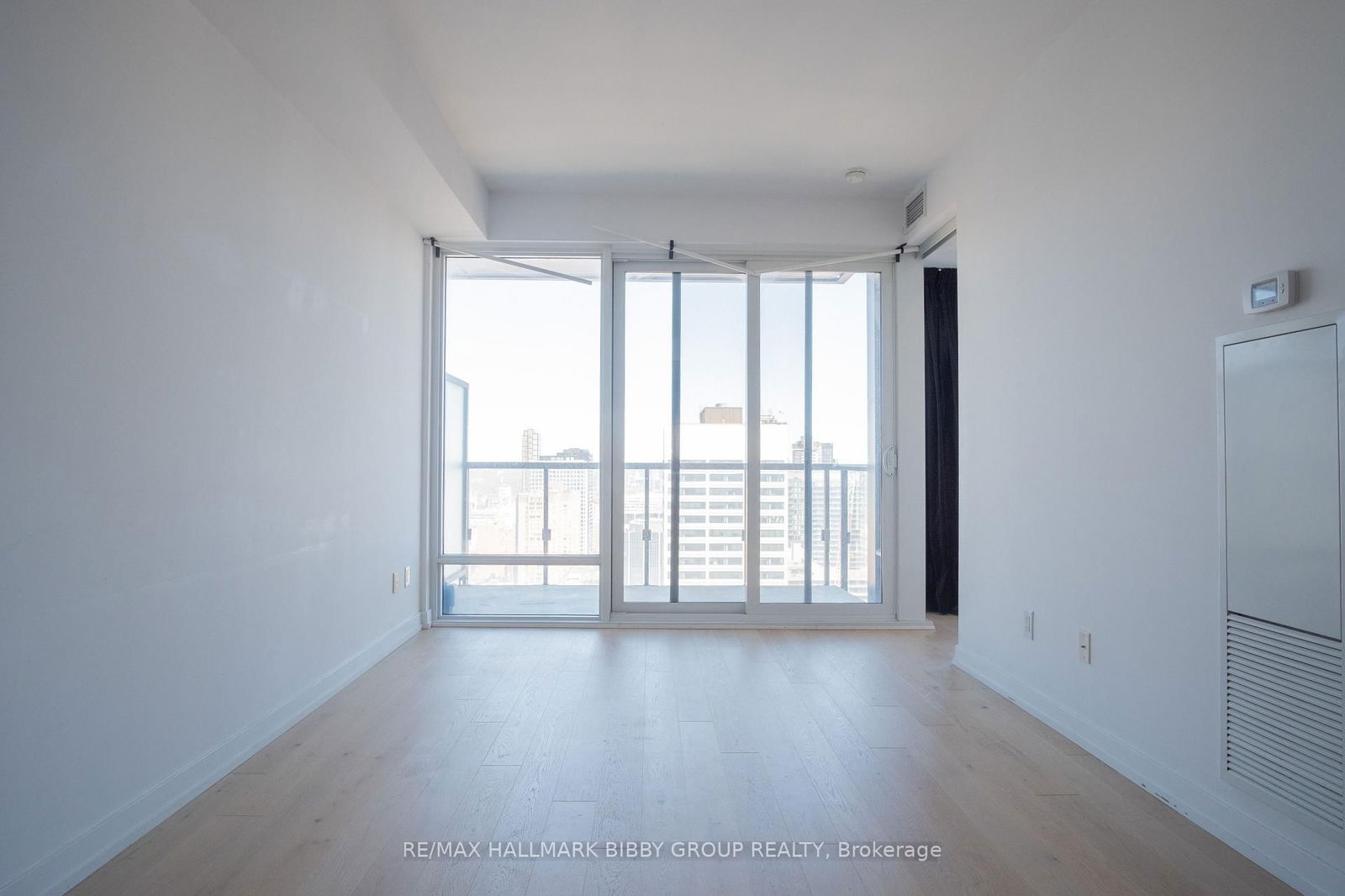 488 University Ave, unit 2106 for rent