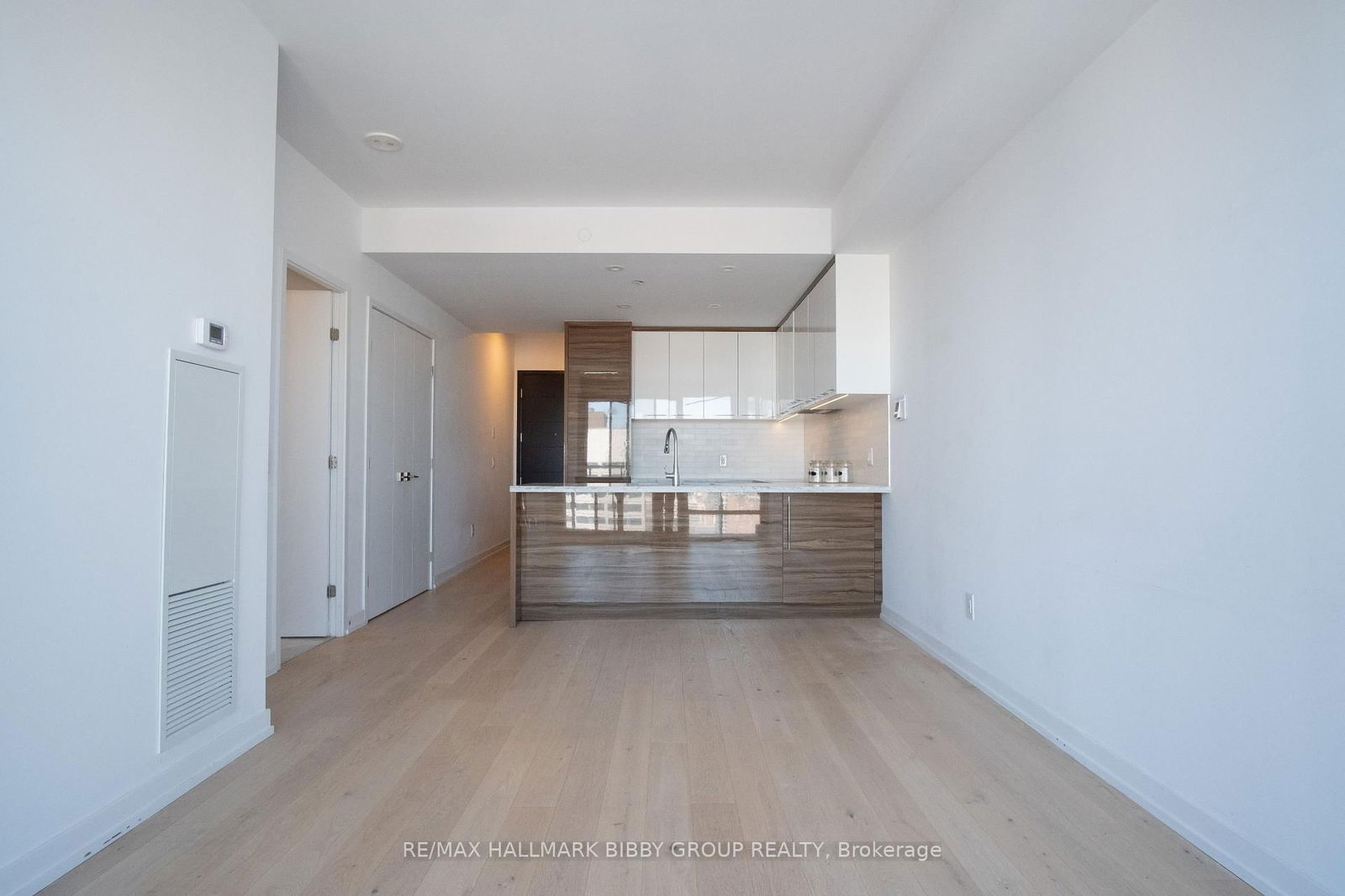 488 University Ave, unit 2106 for rent