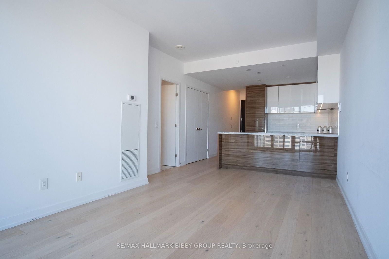 488 University Ave, unit 2106 for rent