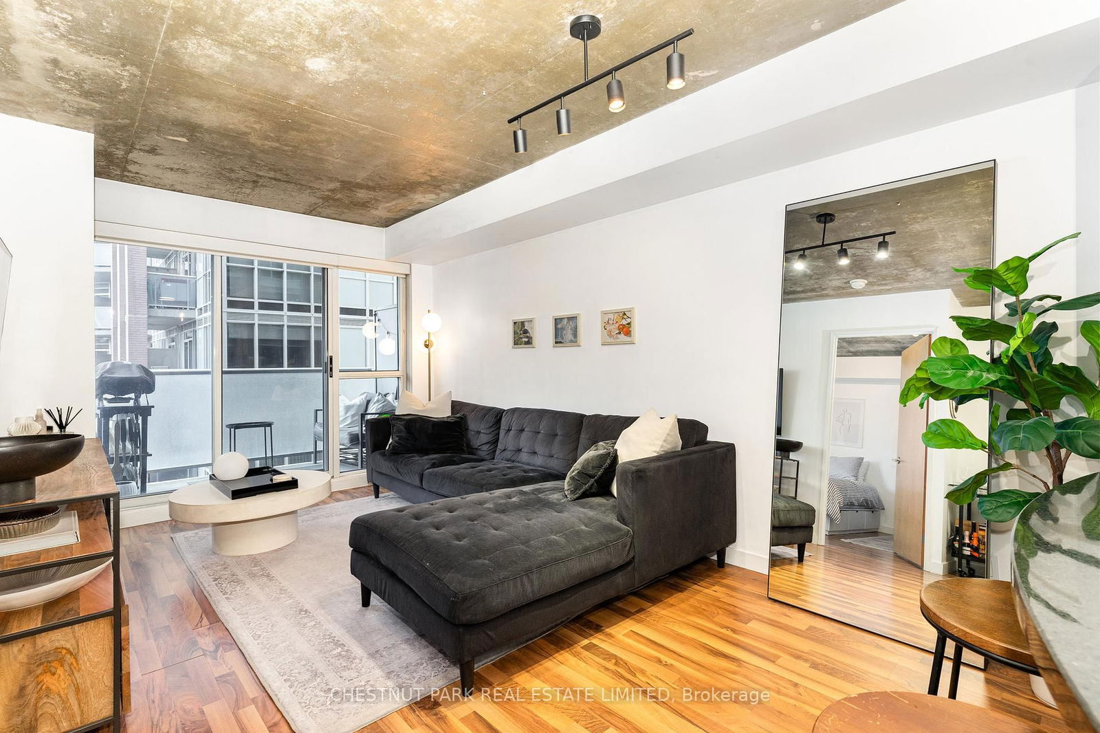 1005 King St W, unit 404 for sale