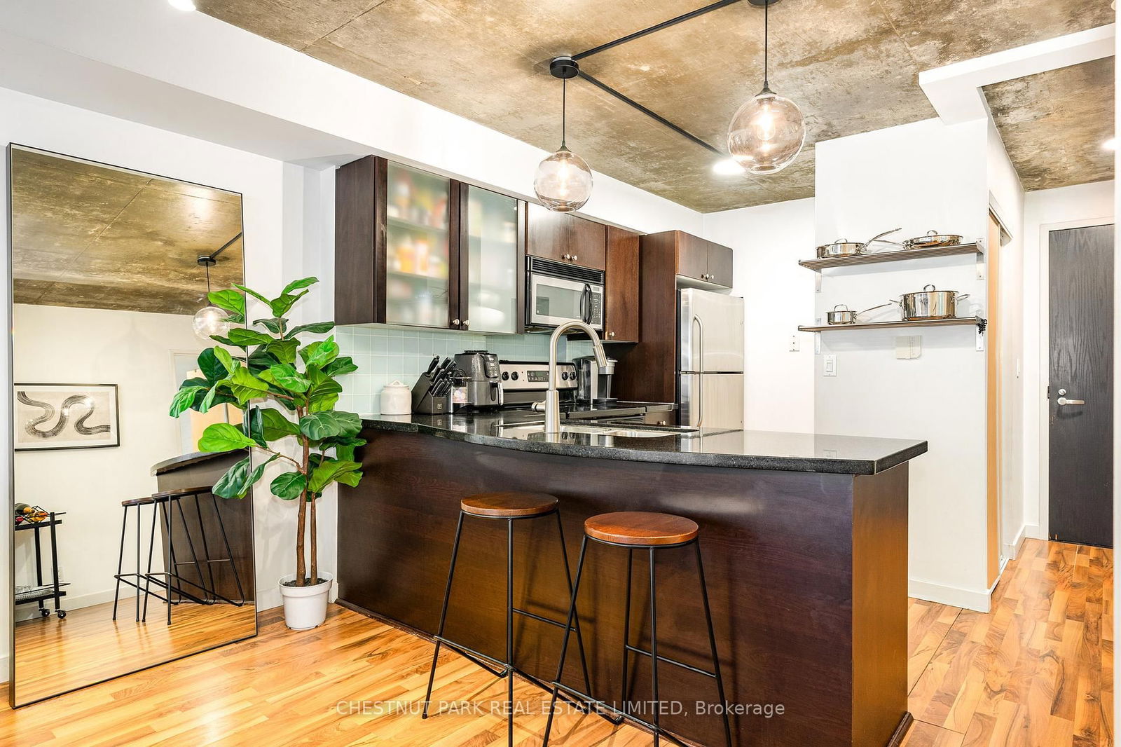 1005 King St W, unit 404 for sale