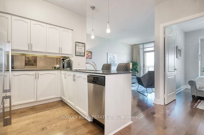 319 Merton St, unit #406 for sale