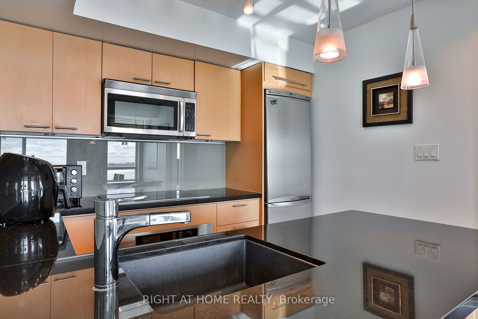 230 Queens Quay W, unit 823 for rent