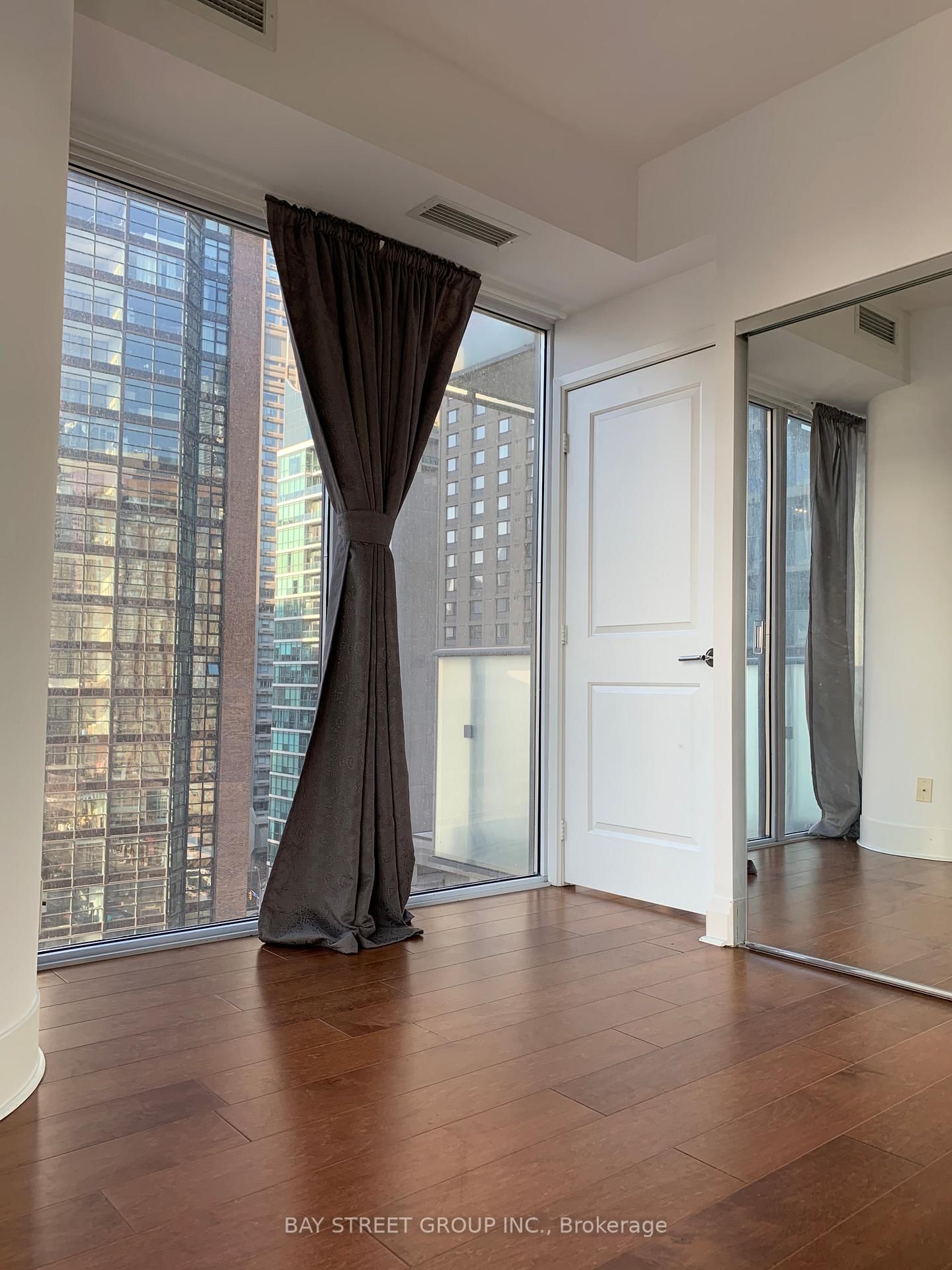 1080 Bay St, unit 1108 for rent