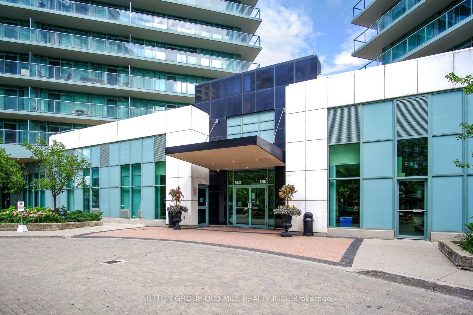 5500 Yonge St, unit 211 for sale