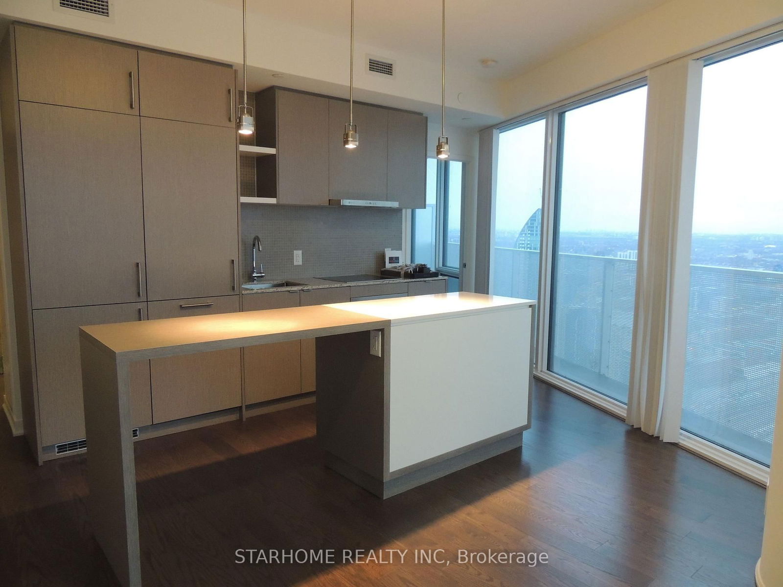 100 Harbour St, unit 6307 for rent