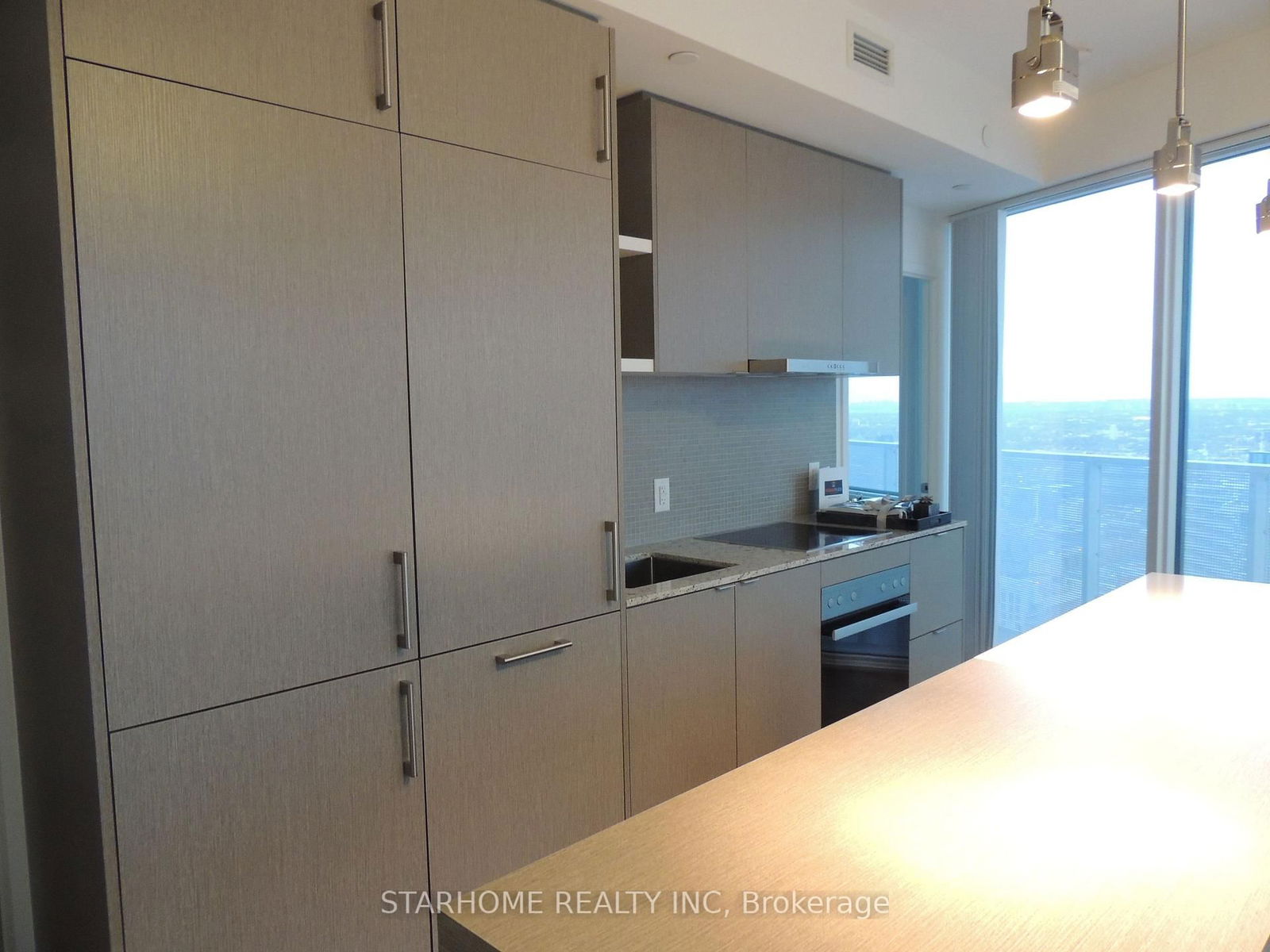 100 Harbour St, unit 6307 for rent