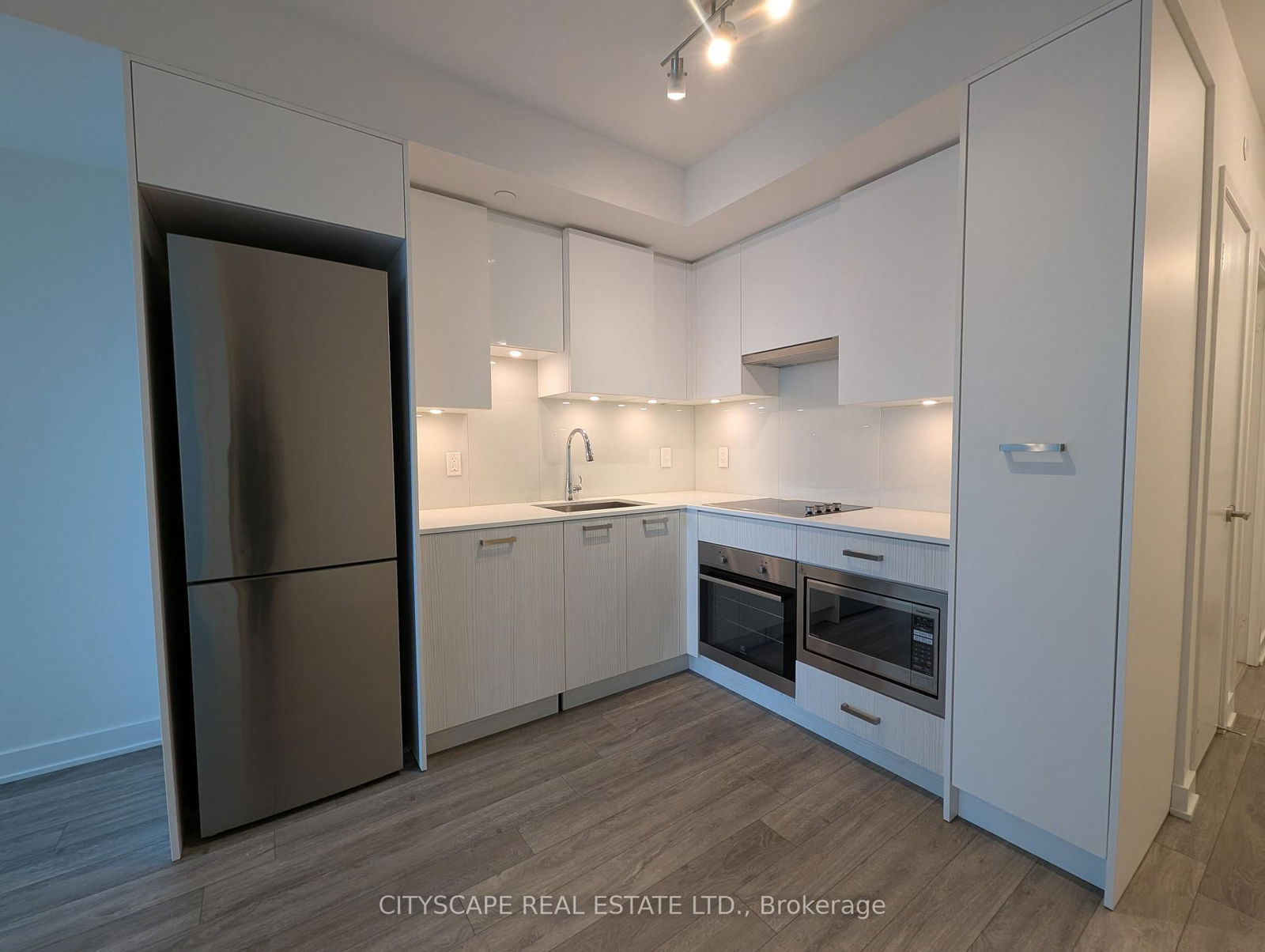 99 Broadway Ave, unit 1602 for rent